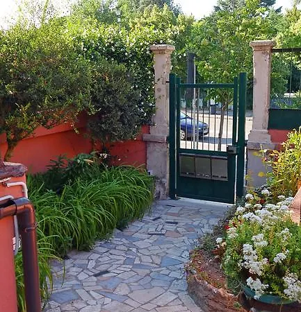 לינה וארוחת בוקר Compass