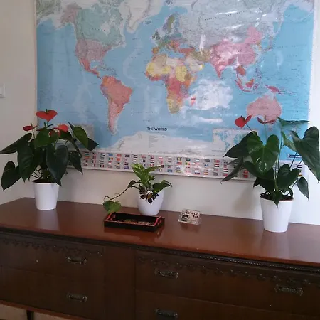 לינה וארוחת בוקר Compass *